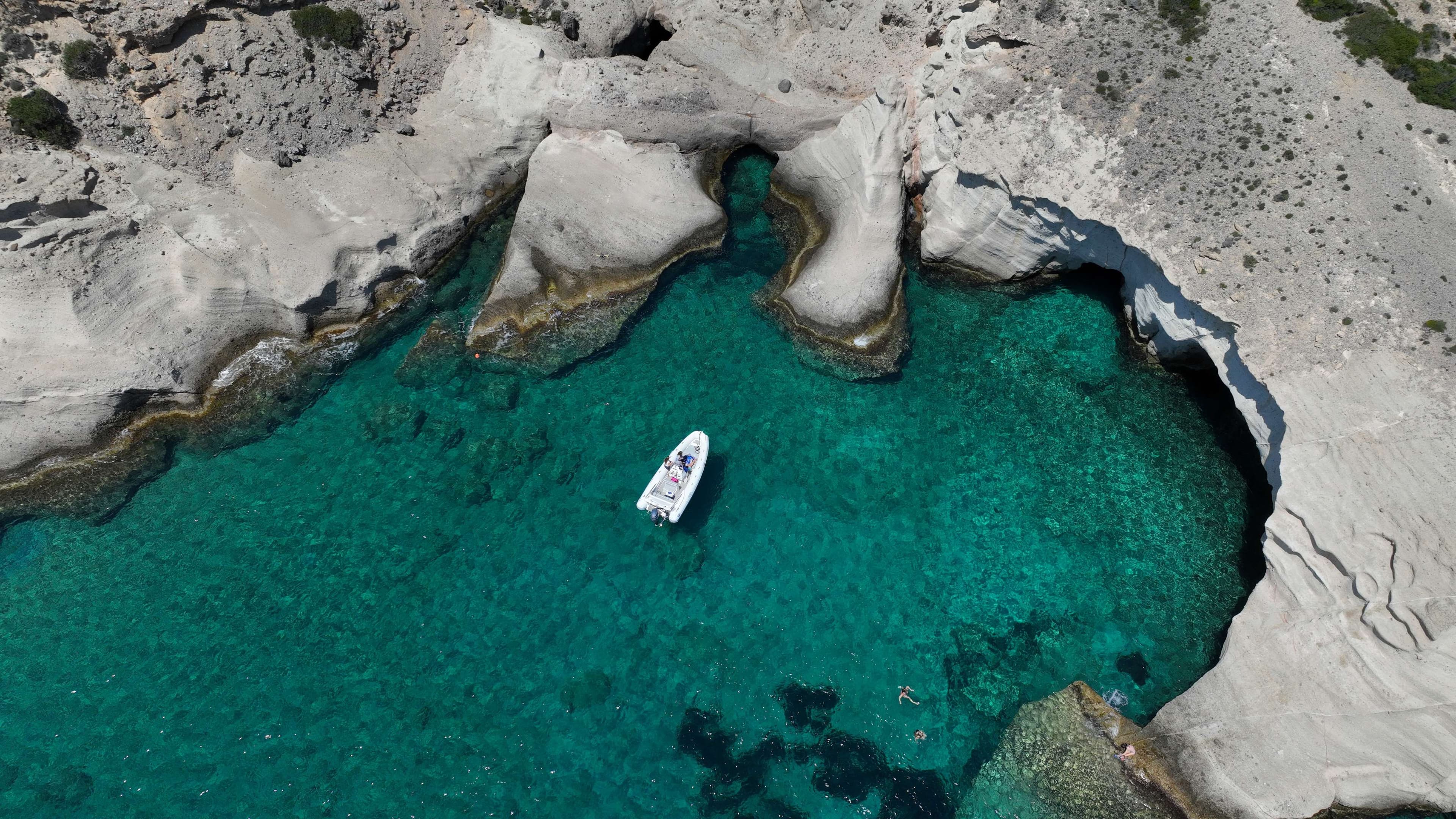 Antiparos Panteronisi and Despotiko from Sifnos | Private 8-hour yacht experience 