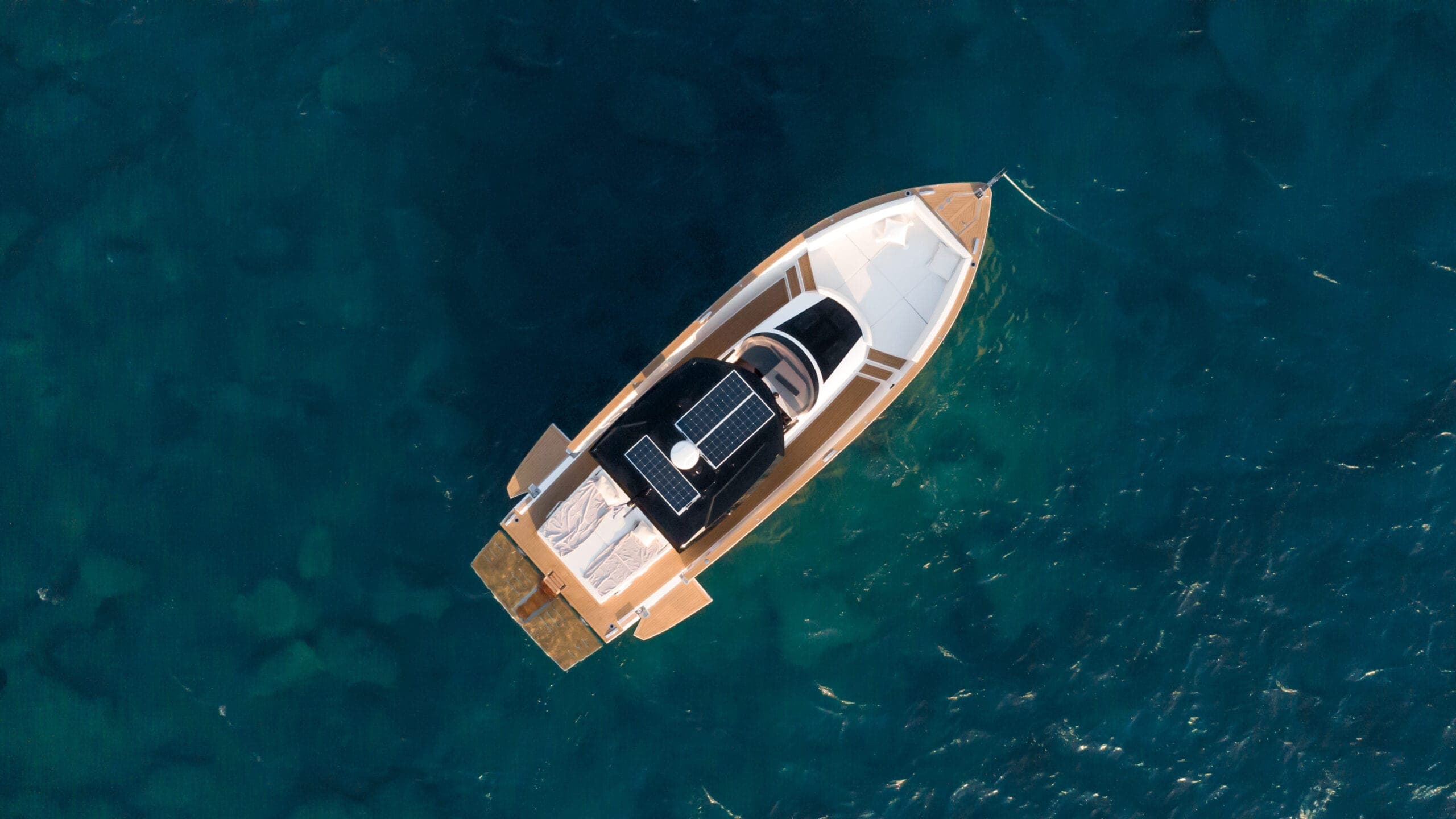 Tesoro 40 yacht drone greece.jpg