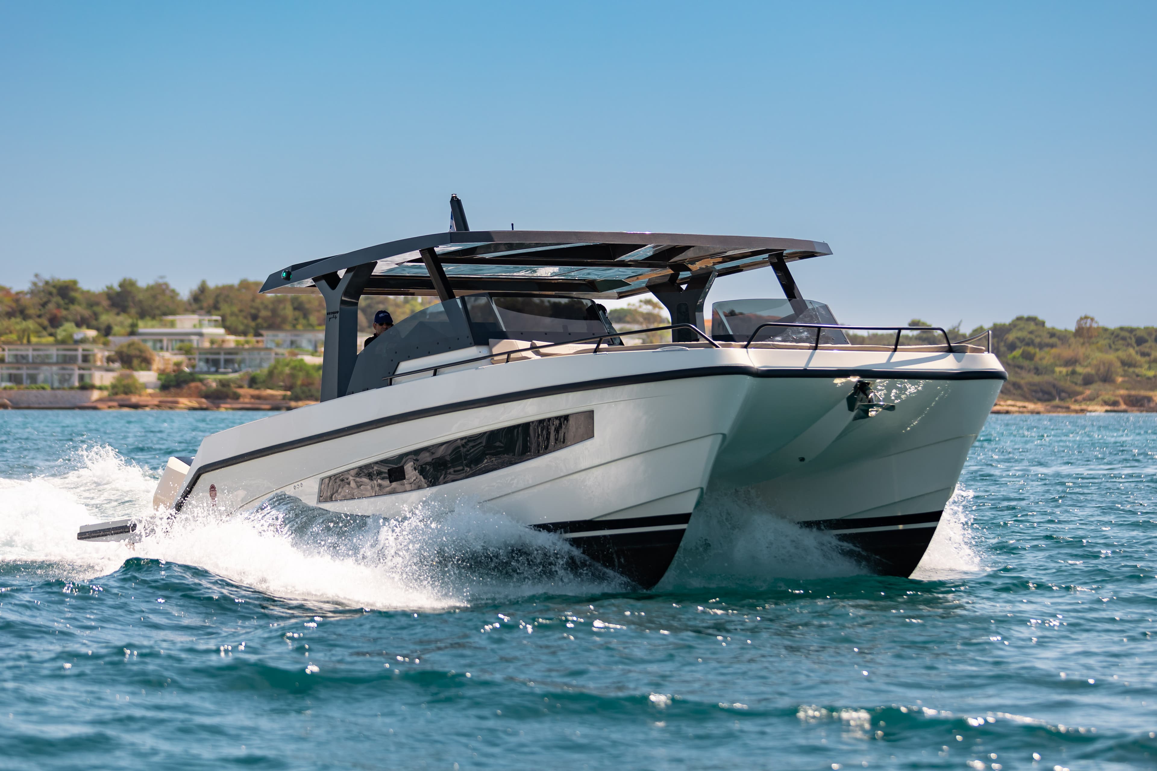 Tesoro T41 Cat Inboard